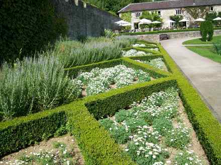 Aberglasney Gardens