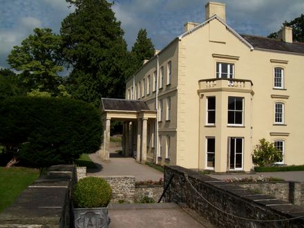 Aberglasney Gardens