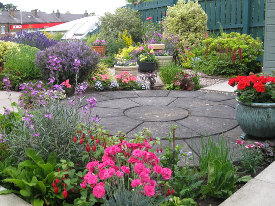 Summer border