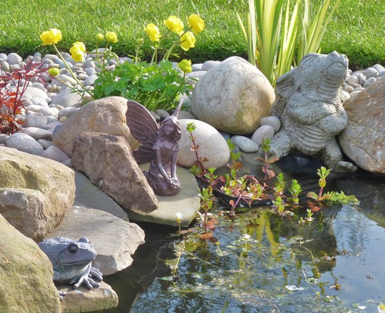 Trouble at the Pond....Emilia The Fairy has obviously offended Clive the Dragon.