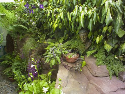 The faux rockwork.